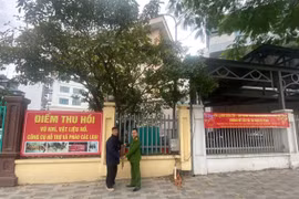 Công an phường Tây Hồ tích cực vận động nhân dân giao nộp vũ khí, vật liệu nổ 