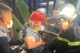 Nhanh chóng giải cứu lái xe mắc kẹt trong ca bin ô tô