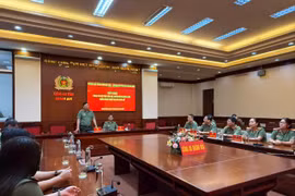 Công an Thủ đô san sẻ khó khăn với cán bộ, chiến sỹ Công an và bà con bị ảnh hưởng mưa lũ ở tỉnh Khánh Hòa