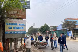 Ra quân xử lý giải toả vi phạm trật tự an toàn giao thông, lấn chiếm lòng đường, vỉa hè