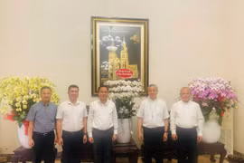 Công an Hà Nội chúc mừng Tòa Tổng Giám mục Tổng giáo phận thành phố Hồ Chí Minh và Tỉnh Dòng Chúa Cứu thế Việt Nam dịp Lễ Giáng sinh 2025