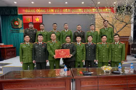 Lãnh đạo Văn phòng Bộ Công an kiểm tra công tác ứng trực, đảm bảo ANTT tại phường Tây Hồ