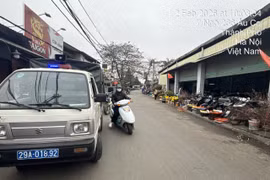 Tổ công tác liên tục tuần tra lưu động, nhắc nhở người dân chấp hành quy định