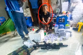 Phát hiện nhóm đối tượng đang chế tạo tàng trữ, sử dụng, mua bán trái phép vũ khí quân dụng