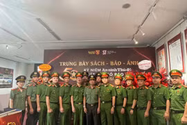Công an phường Bồ Đề tham quan Trưng bày “Sách - Báo - Ảnh 50 năm An ninh Thủ đô”