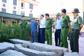 Nhóm đối tượng trộm cắp cầu đá cổ sa lưới