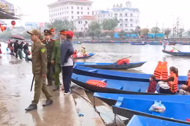 Cảnh báo nguy hiểm khi du xuân bằng thuyền, đò trên sông nước