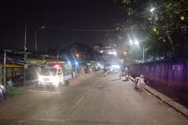 Duy trì tuần tra đêm đảm bảo an ninh trật tự chợ đầu mối Long Biên