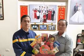 Lực lượng cứu hoả thăm, tặng quà, chúc Tết cán bộ hưu trí