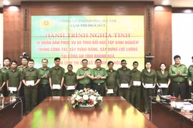 Chia sẻ khó khăn với đồng đội ở tỉnh Khánh Hòa