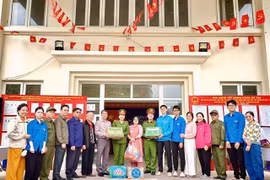 Thăm, động viên lực lượng làm nhiệm vụ phục vụ bầu cử tại phường Tây Hồ