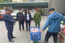 Phát hiện xe vận chuyển hàng hóa thực phẩm không rõ nguồn gốc, xuất xứ