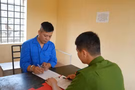 Mâu thuẫn với vợ cũ, đối tượng xả bình gas đốt nhà 