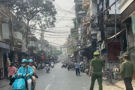 Các lực lượng chức năng của Công an phường, lực lượng an ninh trật tự ở cơ sở tăng cường công tác tuần tra, xử lý các vi phạm về trật tự giao thông, trật tự đô thị, vệ sinh môi trường trên địa bàn phường