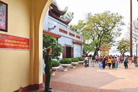 Thông tin về việc “làm hỏng xe máy" người đi lễ tại Phủ Tây Hồ để trục lợi