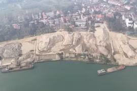 Khởi tố Giám đốc có hành vi tổ chức khai thác cát trái phép trên sông Hồng