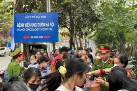 Công an phường Tây Hồ chu toàn từng việc nhỏ, vì nhân dân phục vụ