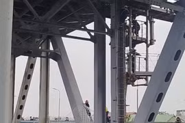 Kịp thời cứu thanh niên có ý định tiêu cực trên Thăng Long
