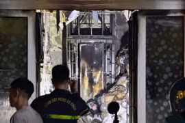 Xử lý nhanh vụ cháy ban đêm, cứu 5 người mắc kẹt