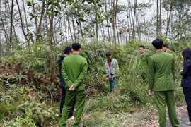 Đối tượng xịt hơi cay, dùng dao tấn công người phụ nữ trong đêm tối