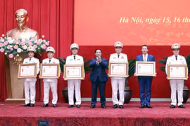 Thủ tướng Chính phủ Phạm Minh Chính trao danh hiệu "Anh hùng Lực lượng vũ trang nhân dân" và các Huân chương cao quý cho tập thể, cá nhân Bộ Công an