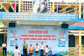 Trên 1.000 học sinh, giáo viên học cách phòng chống đuối nước và kỹ năng sơ cứu