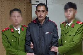 Bắt đối tượng vận chuyển ma túy trang bị vũ khí "nóng"