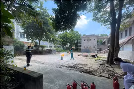Hướng dẫn kỹ năng chữa cháy, thoát nạn cho y bác sỹ Bệnh viện đa khoa Hoài Đức