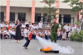 Trải nghiệm kỹ năng phòng cháy, chữa cháy và phòng, chống đuối nước cho học sinh