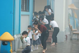 Hướng dẫn kỹ năng thoát nạn cho giáo viên và học sinh trường Mầm non Cổ Loa, xã Đông Anh, Hà Nội