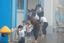 Hướng dẫn kỹ năng thoát nạn cho giáo viên và học sinh trường Mầm non Cổ Loa, xã Đông Anh, Hà Nội