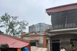 Nghi tự chế pháo gây nổ sập nhà 2 tầng