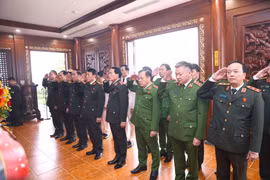 Đoàn Đại biểu Đảng uỷ Công an Trung ương dâng hương tưởng niệm Chủ tịch Hồ Chí Minh