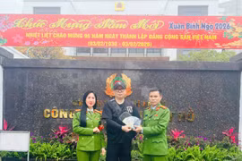 Kịp thời trao trả tài sản thất lạc cho du khách nước ngoài