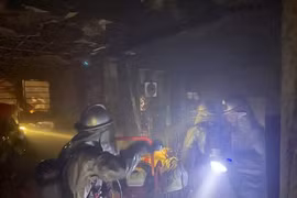 Kịp thời cứu 3 người mắc kẹt trong vụ cháy căn hộ chung cư cao tầng