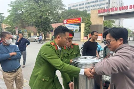 Tiếp thêm nghị lực cho bệnh nhân có hoàn cảnh khó khăn