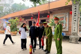 Chủ động các biện pháp an toàn cháy, nổ nơi diễn ra hoạt động du xuân tại Đền Hai Bà Trưng