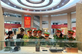 Sinh hoạt chính trị tại triển lãm “Bộ trưởng Trần Quốc Hoàn - Cuộc đời và sự nghiệp”