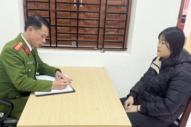 Vận động đối tượng truy nã đặc biệt nguy hiểm ra đầu thú