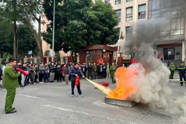 Cận Tết, các hộ kinh doanh, cơ quan tổ chức nâng cao kỹ năng an toàn cháy, nổ