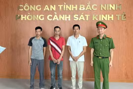 Giám đốc doanh nghiệp bị khởi tố vì đổ trộm 700 tấn chất thải
