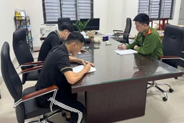 Tạm giữ hình sự 2 đối tượng đánh bạc trên không gian mạng