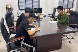 Tạm giữ hình sự 2 đối tượng đánh bạc trên không gian mạng