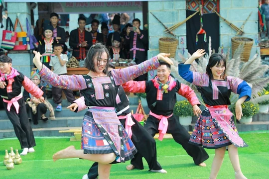 Trải nghiệm không khí đón "Tết bản làng" tại Hà Nội