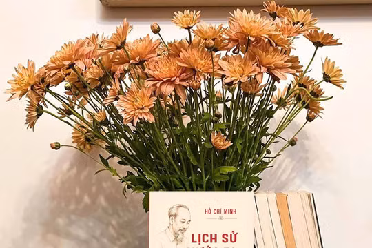 Tái bản cuốn sách thơ "Lịch sử nước ta" của Chủ tịch Hồ Chí Minh