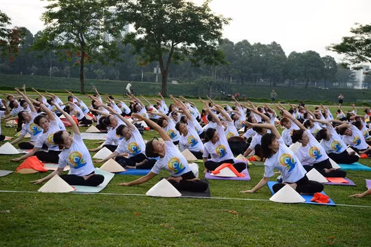 1.500 người đồng diễn Yoga tại công viên Yên Sở, lan tỏa thông điệp sống khỏe, sống tích cực