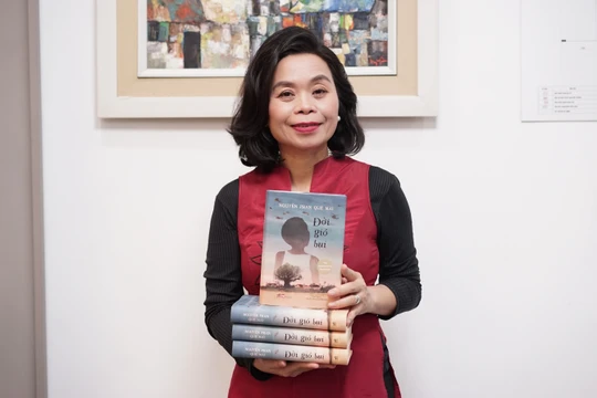 Nguyễn Phan Quế Mai ra mắt tiểu thuyết "Đời gió bụi"