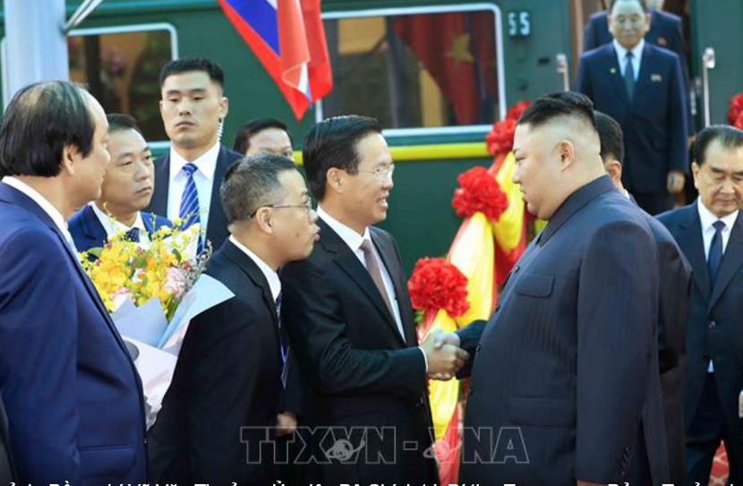 Siêu xe bọc thép chở Chủ tịch Triều Tiên Kim Jong-un rời ga Đồng Đăng về Hà Nội ảnh 2