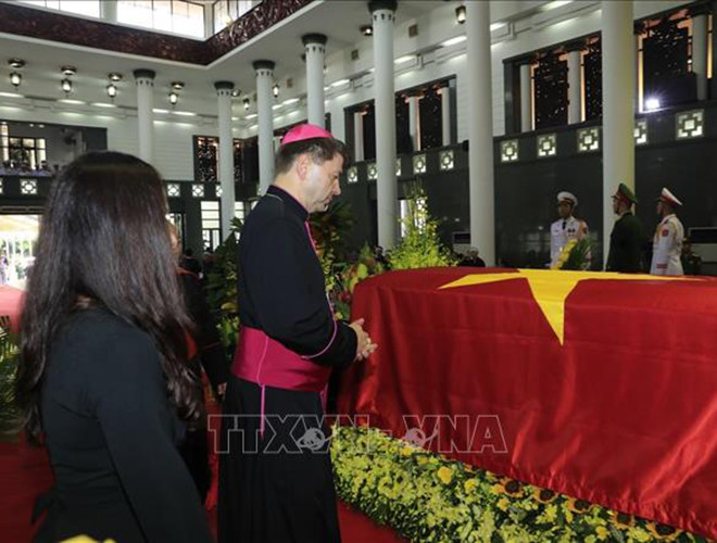 Đoàn Tòa thánh Vatican viếng Chủ tịch nước Trần Đại Quang. Ảnh: Nhan Sáng – TTXVN Đoàn Tòa thánh Vatican viếng Chủ tịch nước Trần Đại Quang. Ảnh: Nhan Sáng – TTXVN