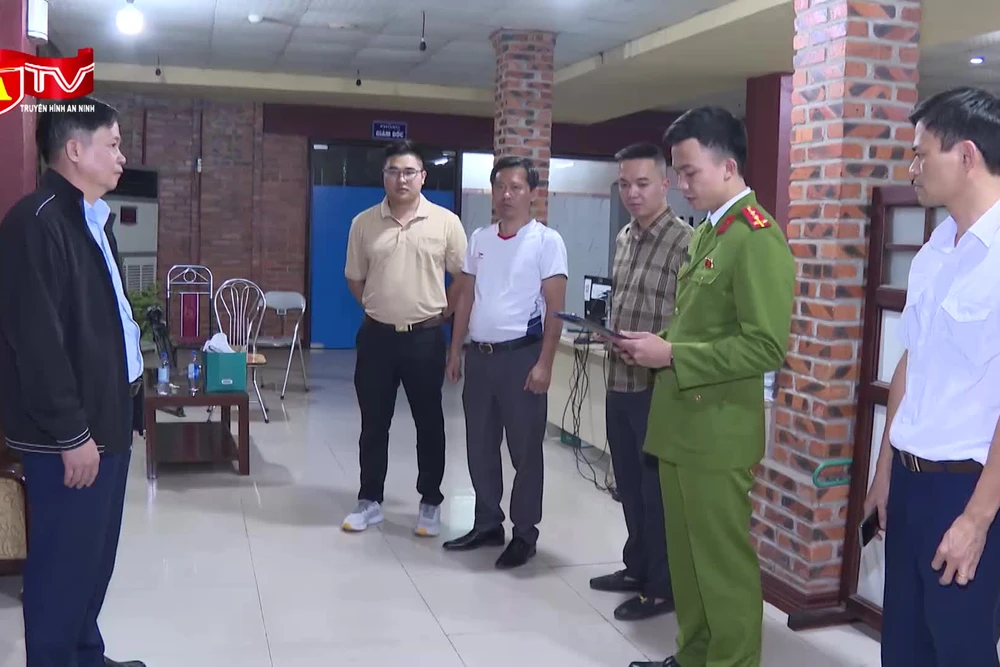 Khởi tố 7 cán bộ nhận tiền “bôi trơn” cho tàu rời cảng "nhanh"